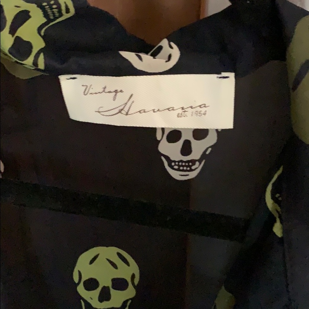 Navy blue blouse with skulls